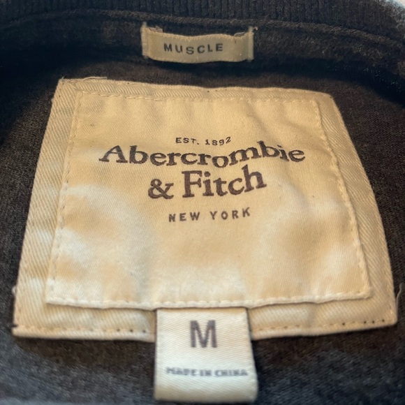 Abercrombie & Fitch young men’s size medium long sleeve shirt. - Picture 2 of 3
